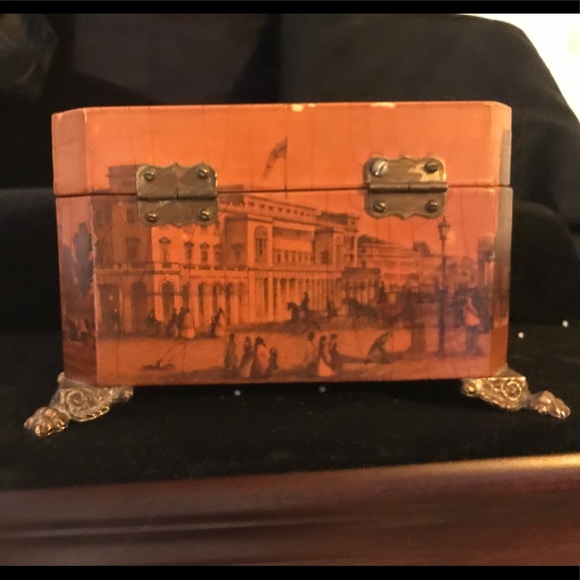 Collectible Box ❤️ - Picture 4 of 8